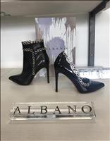 decolte' e stivaletto con accessorio