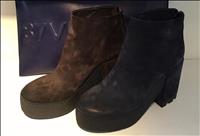 Stivaletto con Zip In Camnoscio